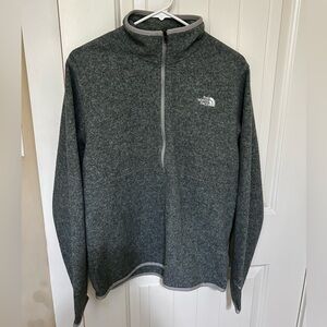 Men’s North Face fleece pullover, Size L.